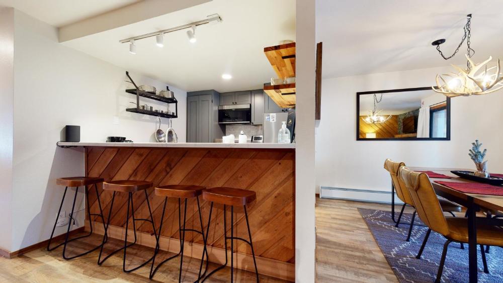 Snowcreek I #11 condo
